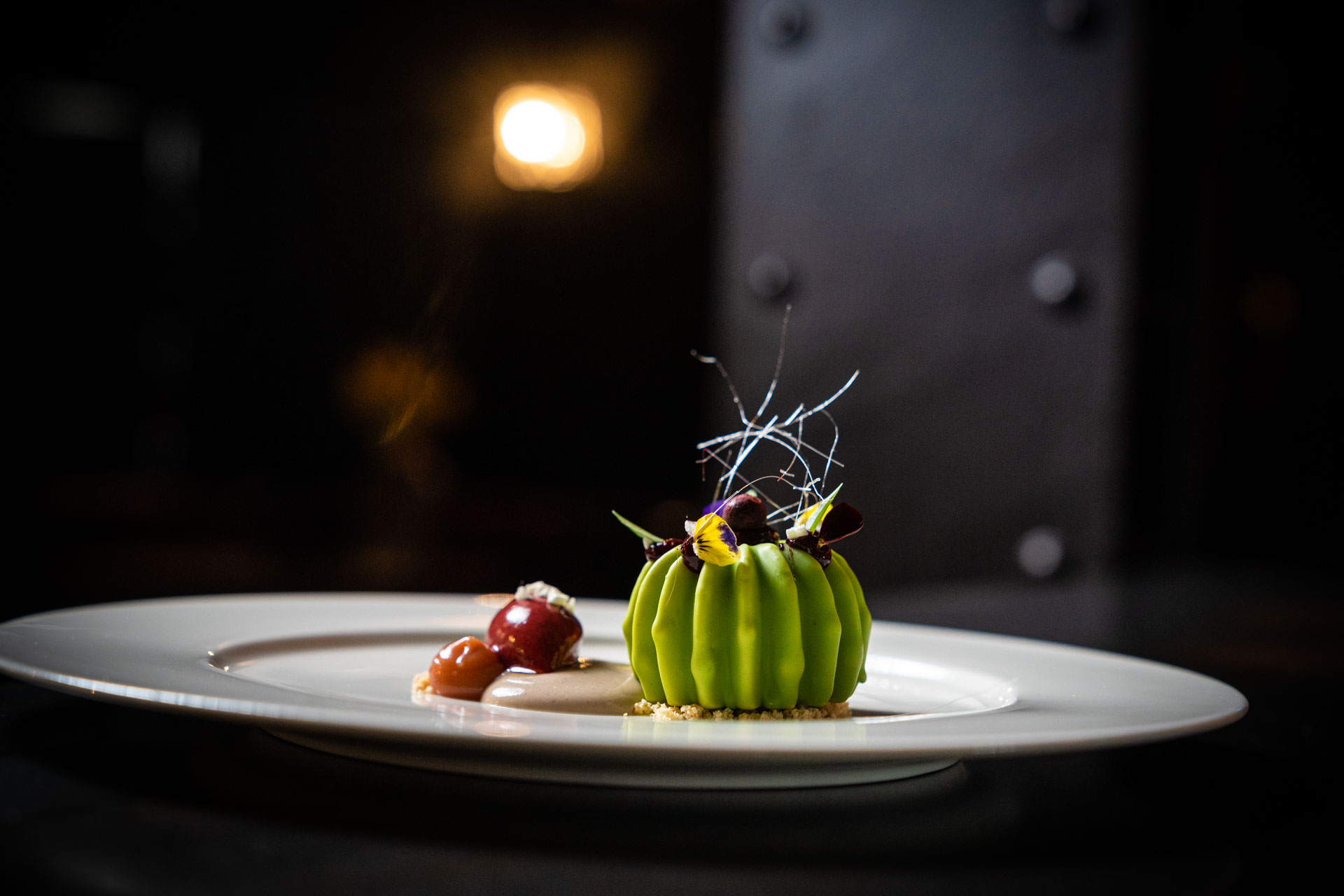 Gericht auf weissem Teller